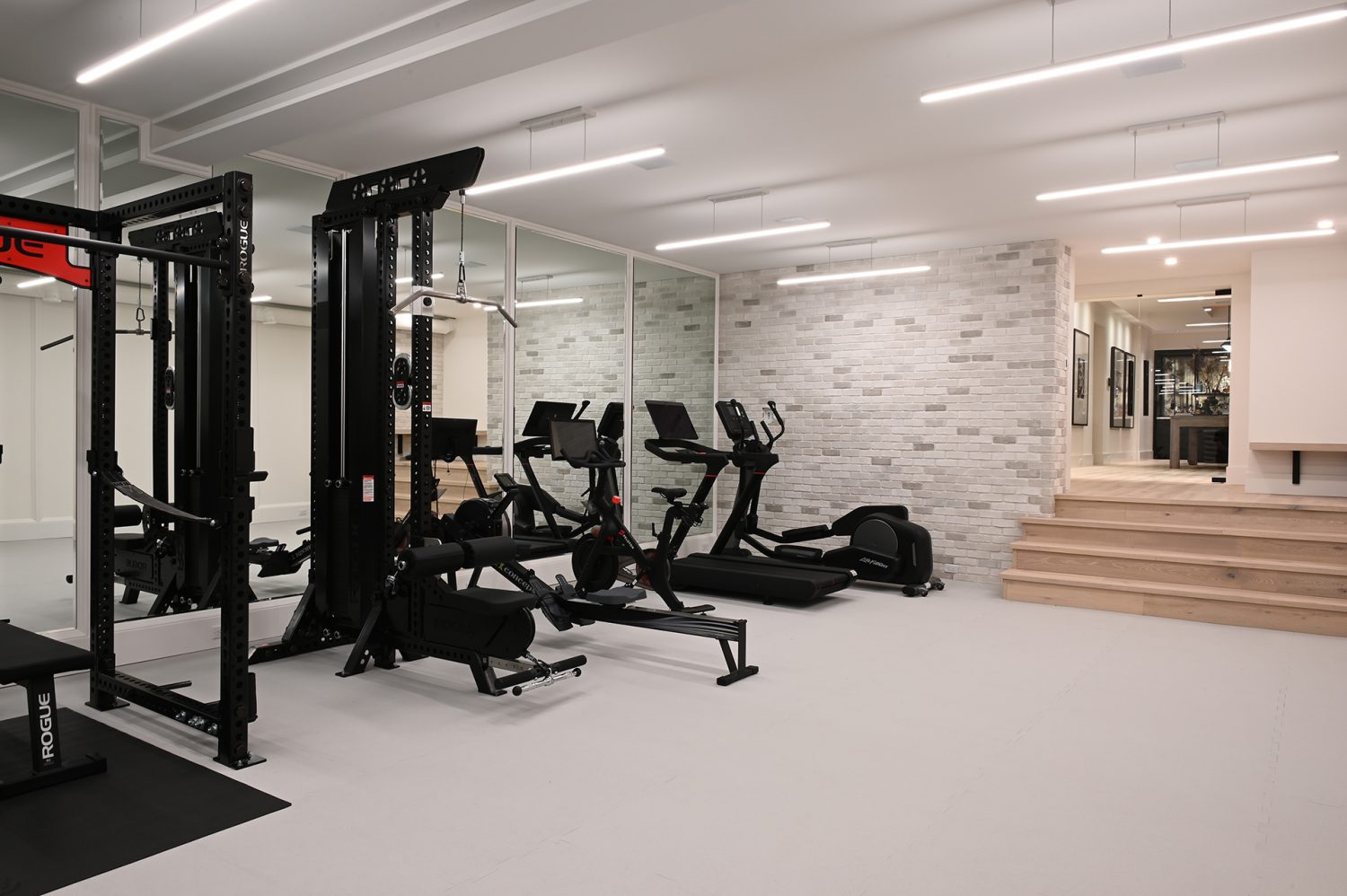 Ferme Moderne basement home gym designed by Midland Premium Properties in Vancouver, BC